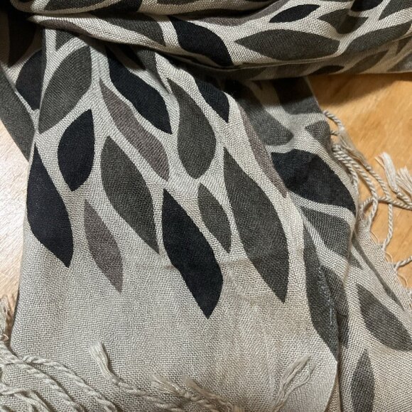 Veond Scarf Leaves Olive Green And Tan 28x72” Organic Neutral Fringe - Picture 2 of 5